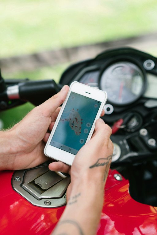 The Ultimate Guide to Real-Time Location Tracking Apps: Features, Uses, and Selection